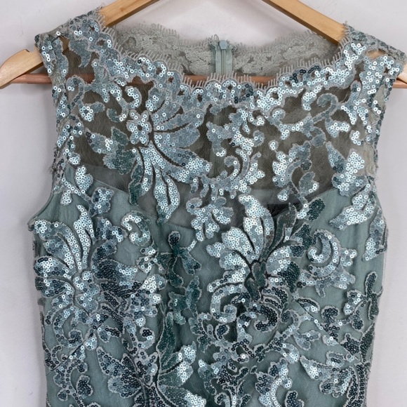 Tadashi Shoji Sequin Sheath Dress 8 Scalloped Lace Ice Silver Holiday New Years - Picture 2 of 12